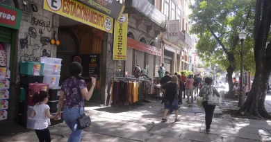 Vendas no comércio crescem 0,4% em janeiro e igualam patamar recorde Vendas no comércio crescem 0,4% em janeiro e igualam patamar recorde