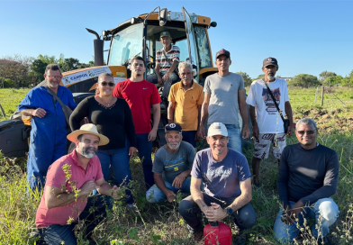 Prefeitura de Campos reforça apoio a agricultores com preparo da terra e capacitação