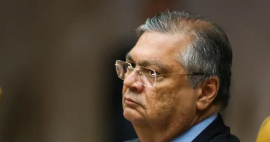 Ministro Dino pede vista e STF suspende julgamento sobre royalties do petróleo