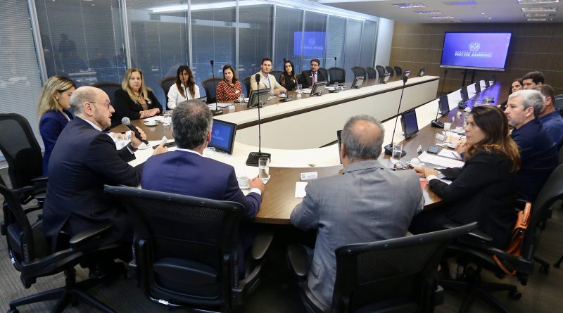 Governador em exercício se reúne com prefeitos para ouvir demandas dos municípios fluminenses