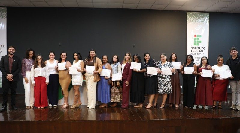SJB forma mulheres em curso de Eletricista Instaladora Predial de Baixa Tensão SJB forma mulheres em curso de Eletricista Instaladora Predial de Baixa Tensão