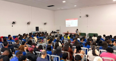 Palestra em parceria com o Sebrae em SFI incentiva alunos da EJA a refletirem sobre empreendedorismo