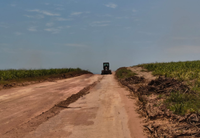 Agricultura de Campos atua com o Programa Estradas do Produtor nos quatro cantos do município Agricultura de Campos atua com o Programa Estradas do Produtor nos quatro cantos do município