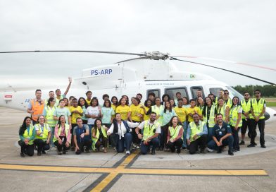 Alunos de Macaé conhecem aeroporto e voam de helicóptero pela primeira vez