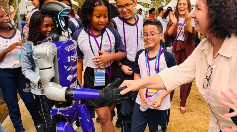 Robô, pesquisas e histórias de mulheres da ciência atraem estudantes na Semana Nacional de Ciência e Tecnologia de Campos Robô, pesquisas e histórias de mulheres da ciência atraem estudantes na Semana Nacional de Ciência e Tecnologia de Campos
